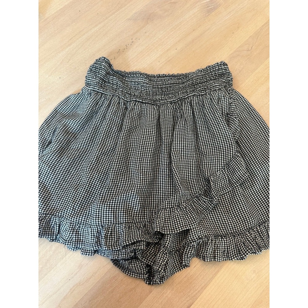 Women's shorts size: small‎